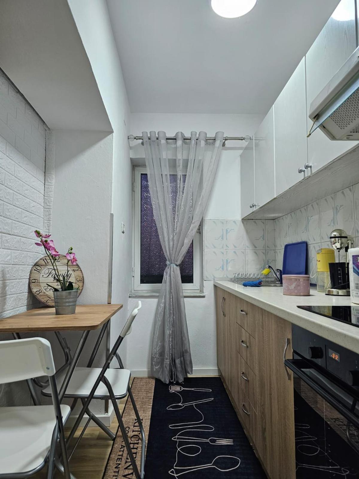Main 4 * Tirana